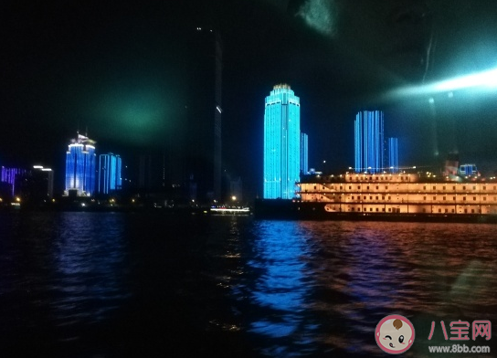 夜晚看江景的的心情說(shuō)說(shuō) 欣賞江景心情感慨句子 夜晚看江景的的心情說(shuō)說(shuō) 欣賞江景心情感慨句子