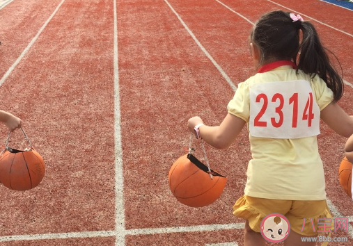 女兒參加運動會發朋友圈的說說 女兒運動會一段話句子