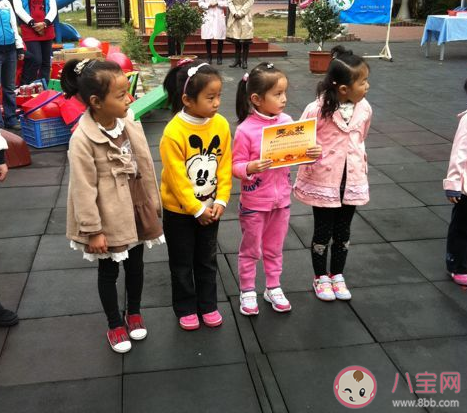 女兒運動會得了第一名的發朋友圈說說 女兒運動會跑步拿獎了心情句子