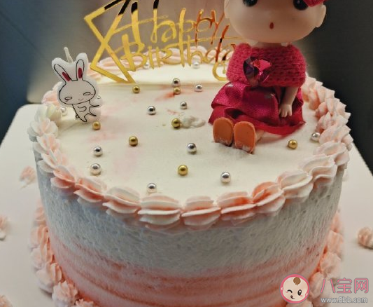 自己做的生日蛋糕發(fā)朋友圈的說說 曬自己做的生日蛋糕心情感言