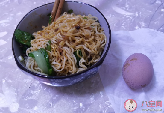 吃長壽面怎么發朋友圈 吃長壽面的幽默說說句子 吃長壽面怎么發朋友圈 吃長壽面的幽默說說句子