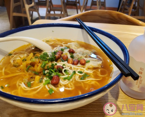 吃長壽面怎么發朋友圈 吃長壽面的幽默說說句子 吃長壽面怎么發朋友圈 吃長壽面的幽默說說句子