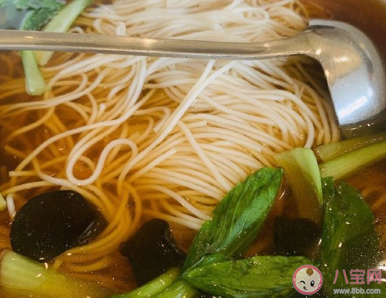 吃生日長壽面的心情說說 吃碗面祝自己生日快樂句子