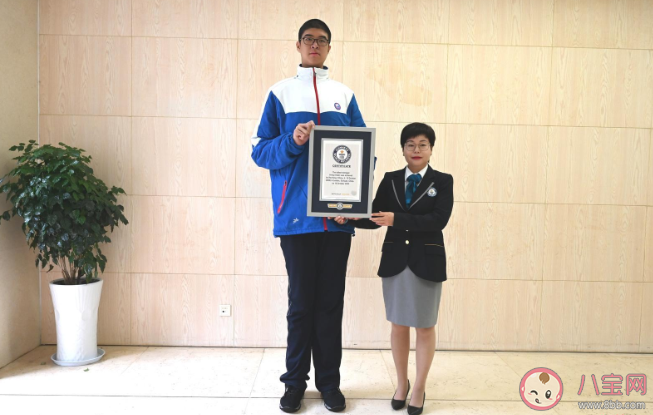 四川14歲男孩身高創吉尼斯紀錄 四川14歲男孩身高是多少 四川14歲男孩身高創吉尼斯紀錄 四川14歲男孩身高是多少