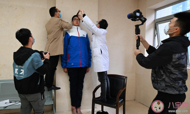 四川14歲男孩身高創吉尼斯紀錄 四川14歲男孩身高是多少 四川14歲男孩身高創吉尼斯紀錄 四川14歲男孩身高是多少