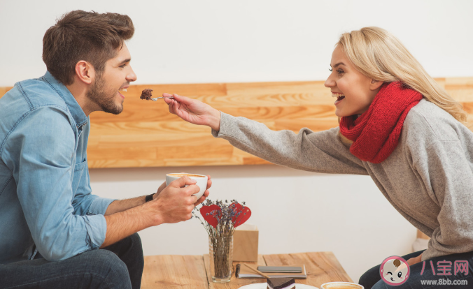 情侶做同事好嗎 情侶在一起工作該如何相處 情侶做同事好嗎 情侶在一起工作該如何相處