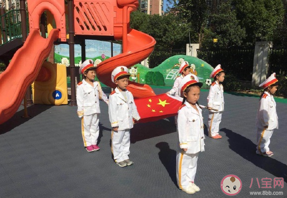 兒子當升旗手發朋友圈說說 孩子當旗手媽媽的感受心情