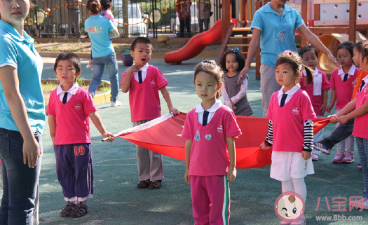 兒子當升旗手發朋友圈說說 孩子當旗手媽媽的感受心情