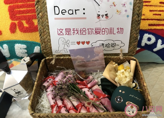 收到朋友的禮物怎么發朋友圈說說 收到朋友的驚喜幽默感言 收到朋友的禮物怎么發朋友圈說說 收到朋友的驚喜幽默感言