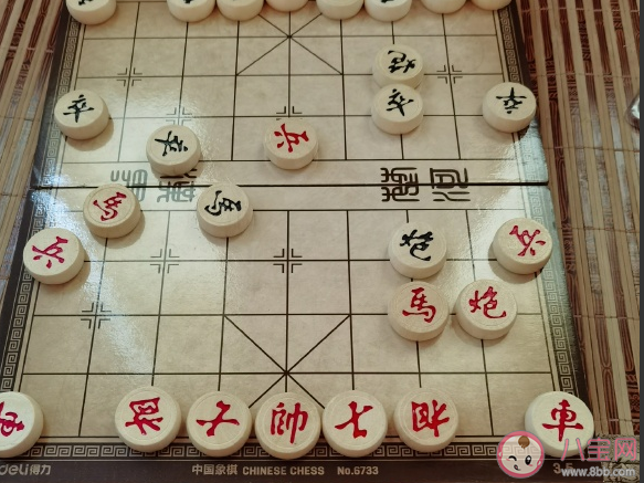 曬兒子下象棋朋友圈的說說 陪兒子下棋幽默說說句子