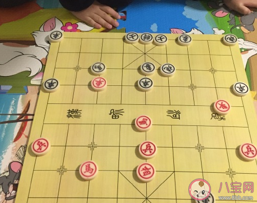 曬兒子下象棋朋友圈的說說 陪兒子下棋幽默說說句子