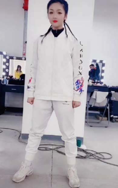 華彩少年制服是怎樣的 選秀制服哪個最好看