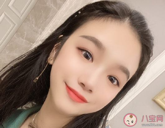 第一次化妝的心情說說 第一次化妝體驗搞笑句子 第一次化妝的心情說說 第一次化妝體驗搞笑句子