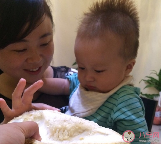 兒子第一次吃榴蓮曬朋友圈說說 兒子吃榴蓮搞笑文案大全