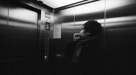 幽閉空間恐懼癥是什么原因造成的 幽閉空間恐懼癥有哪些癥狀