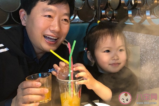 回家給爸爸過生日的朋友圈說說 陪爸爸生日感慨大全 回家給爸爸過生日的朋友圈說說 陪爸爸生日感慨大全