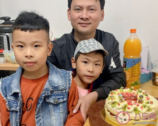 回家給爸爸過生日的朋友圈說說 陪爸爸生日感慨大全 回家給爸爸過生日的朋友圈說說 陪爸爸生日感慨大全