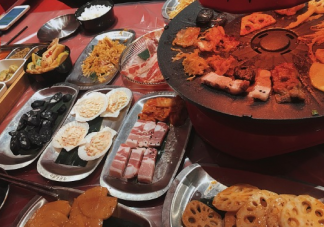 冬天的第一頓烤肉心情說說 天冷吃烤肉精美文案