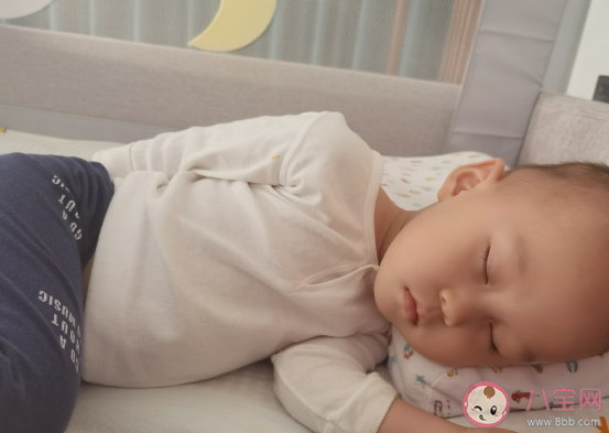 兒子第一次自己睡覺發朋友圈 兒子開始自己睡了心情感慨