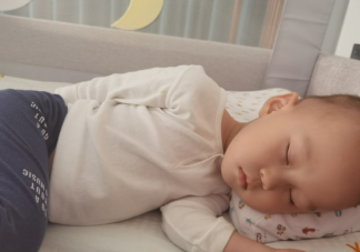 兒子第一次自己睡覺發朋友圈 兒子開始自己睡了心情感慨