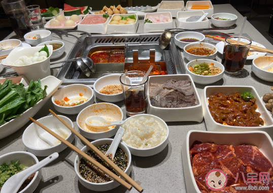 吹著空調(diào)吃著火鍋發(fā)朋友圈說(shuō)說(shuō) 開(kāi)著空調(diào)吃火鍋幽默搞笑說(shuō)說(shuō)