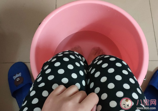 適合晚上泡腳心情說說 冬天泡腳發朋友圈句子。 適合晚上泡腳心情說說 冬天泡腳發朋友圈句子。