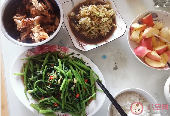 第一吃到閨女做的飯發(fā)朋友圈說說 終于吃到女兒做的飯了心情感言 第一吃到閨女做的飯發(fā)朋友圈說說 終于吃到女兒做的飯了心情感言