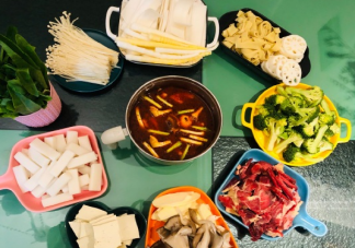 下雪天吃火鍋的朋友圈說說 冬天和火鍋更配感慨大全