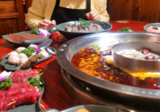 周末吃火鍋怎么發朋友圈 周末吃個火鍋唯美說說