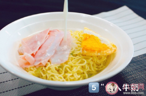 胡一天牛奶泡面是怎么做的 胡一天牛奶泡面教程介紹