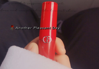 冬天的第一支口紅發(fā)朋友圈配圖文案 冬天的第一支口紅心情一句話。