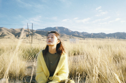 李沁談現(xiàn)代人都被手機(jī)綁架了 被手機(jī)綁架的原因是什么