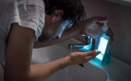 當代人被手機綁架應該怎么辦 如何不做低頭族