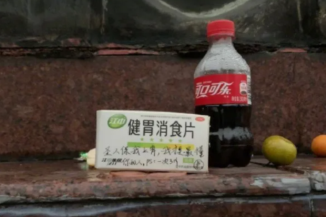 孔子像前為什么被擺上健胃消食片 為什么要吃健胃消食片