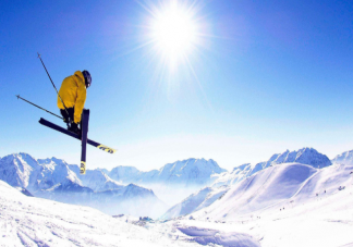 適合冬天滑雪發朋友圈的說說句子 冬天滑雪發朋友圈說說配圖