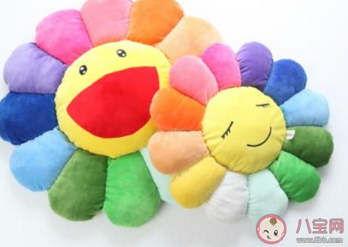 村上隆太陽花抱枕怎么辨別真假 村上隆抱枕里面有一根白線嗎 村上隆太陽花抱枕怎么辨別真假 村上隆抱枕里面有一根白線嗎