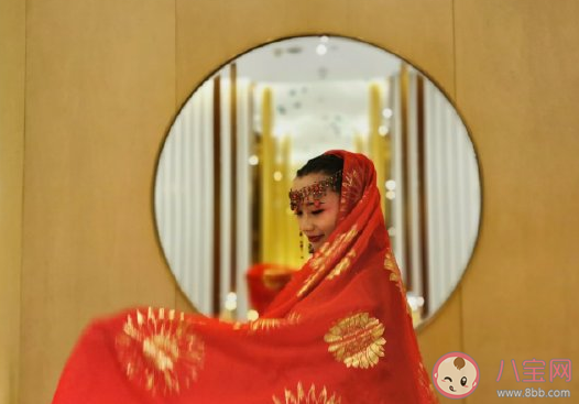 第一次拍古裝發表的感慨說說 第一次拍古裝開心心情一句話 第一次拍古裝發表的感慨說說 第一次拍古裝開心心情一句話