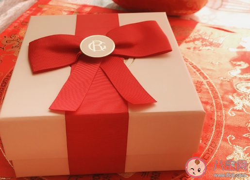 第一次收到圣誕節(jié)禮物開心激動(dòng)心情說說 第一次收到圣誕節(jié)禮物曬朋友圈文案 第一次收到圣誕節(jié)禮物開心激動(dòng)心情說說 第一次收到圣誕節(jié)禮物曬朋友圈文案