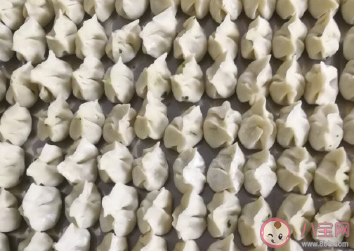 冬至和家人吃餃子的朋友圈說說 冬至和家人吃餃子幸福文案句子 冬至和家人吃餃子的朋友圈說說 冬至和家人吃餃子幸福文案句子