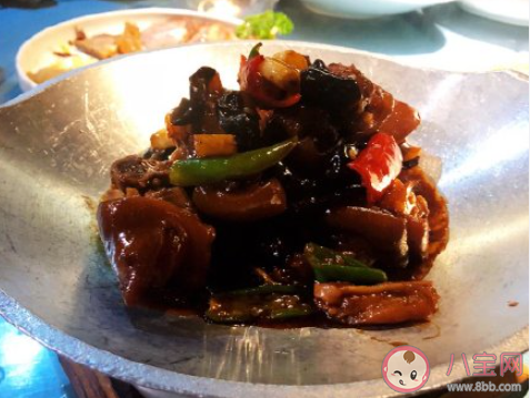 年底部門聚餐吃飯的朋友圈說說 年底公司部門聚會(huì)的說說句子