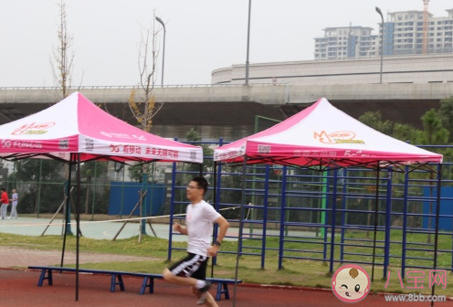 兒子參加運動會發朋友圈的句子 曬兒子運動會加油鼓勵句子