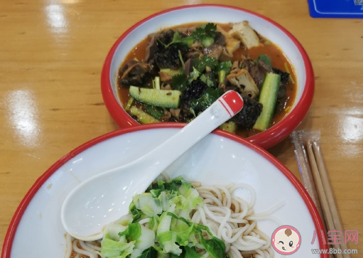 周末一個人吃飯的心情說說 一個人吃飯配圖文字文案