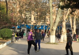 冬天帶孩子曬太陽的發(fā)朋友圈說說 陪寶寶曬太陽開心情句子