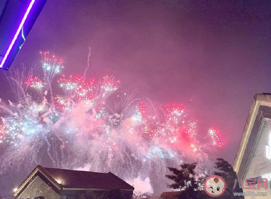 2021年元旦新年放煙花唯美句子 新年放煙花溫馨溫暖說說