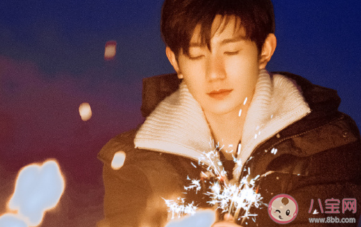 2021年元旦新年放煙花唯美句子 新年放煙花溫馨溫暖說說