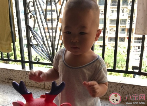 心疼兒子生病的心情說說 兒子生病母親擔心語句。