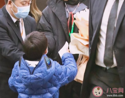 孩子受傷心疼發的朋友圈說說 孩子受傷了媽媽自責感言感慨