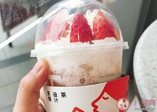 2020年最后一杯奶茶曬朋友圈文案 2020年最后一杯奶茶心情感言