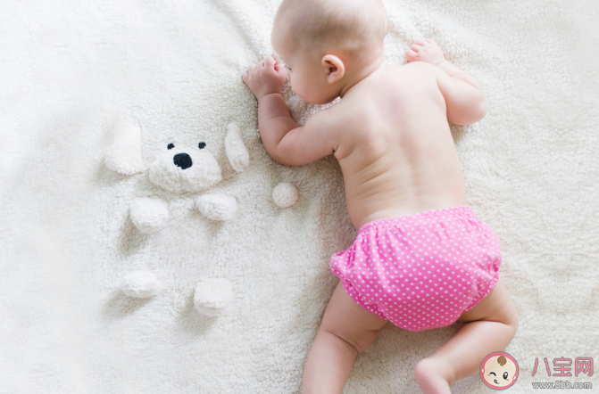 孩子不及時穿小內(nèi)褲會有什么危害 如何讓孩子愉快地接受穿小內(nèi)內(nèi)