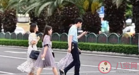 天津過馬路的低頭族罰款多少 過馬路低頭族有多危險(xiǎn)